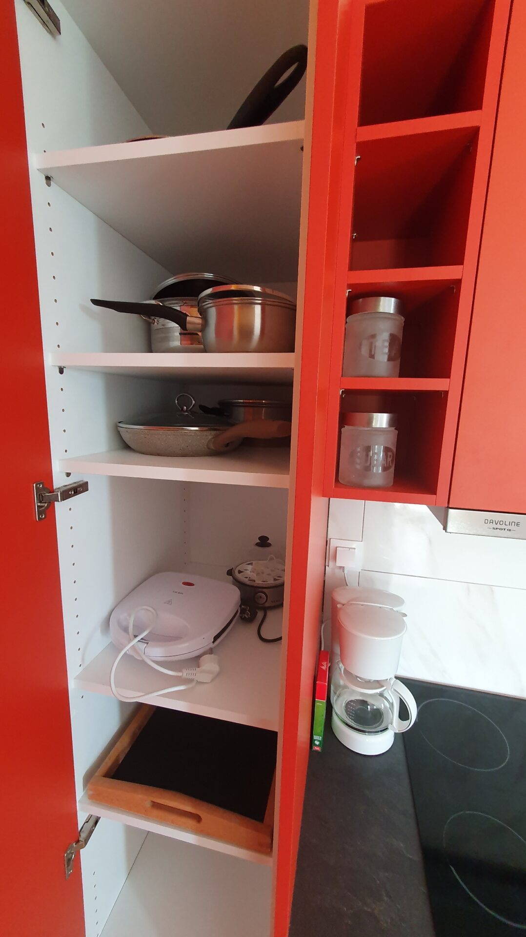Electric devices and pans